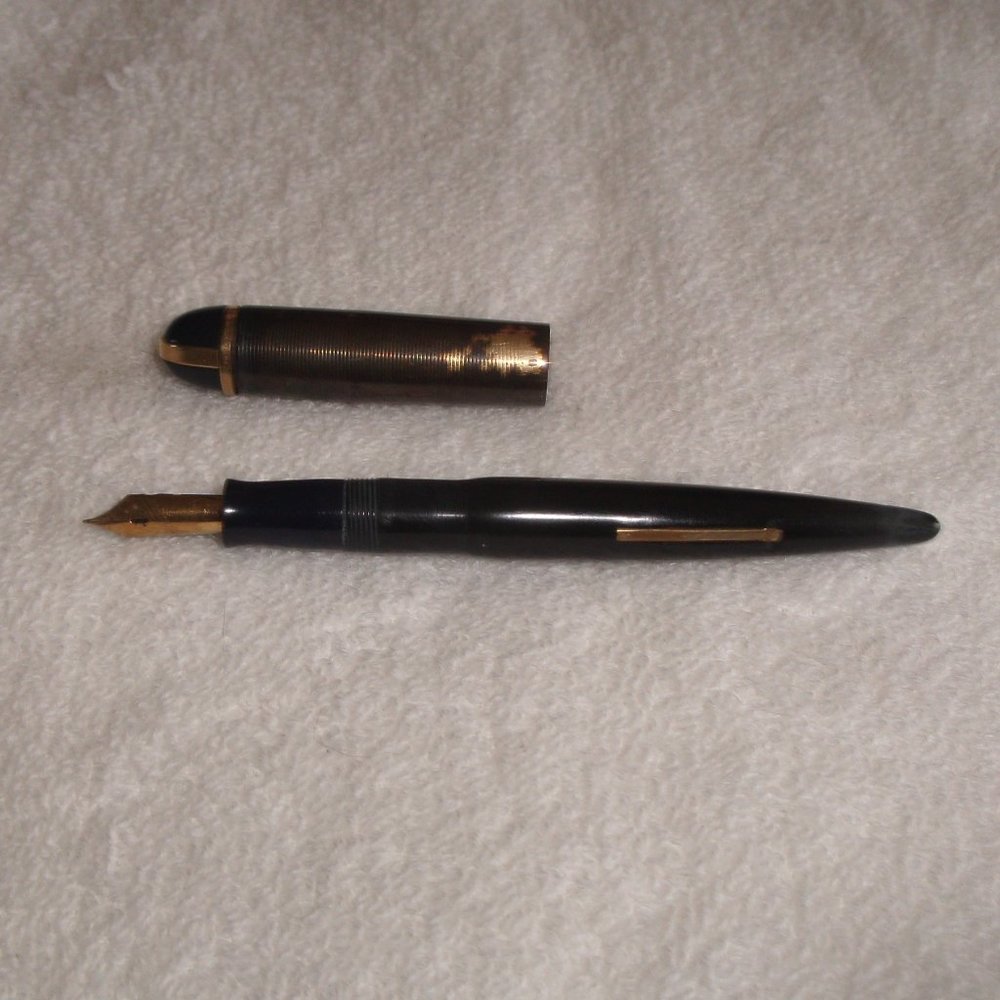 Eversharp black fountain ink pen Skyline 14KT